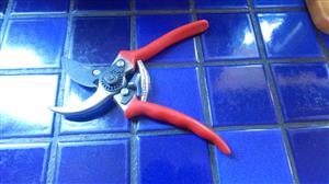  Hand held bypass pruner