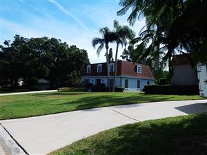  An example of a high water demanding front lawn.  It looks nice but takes a lot of water.